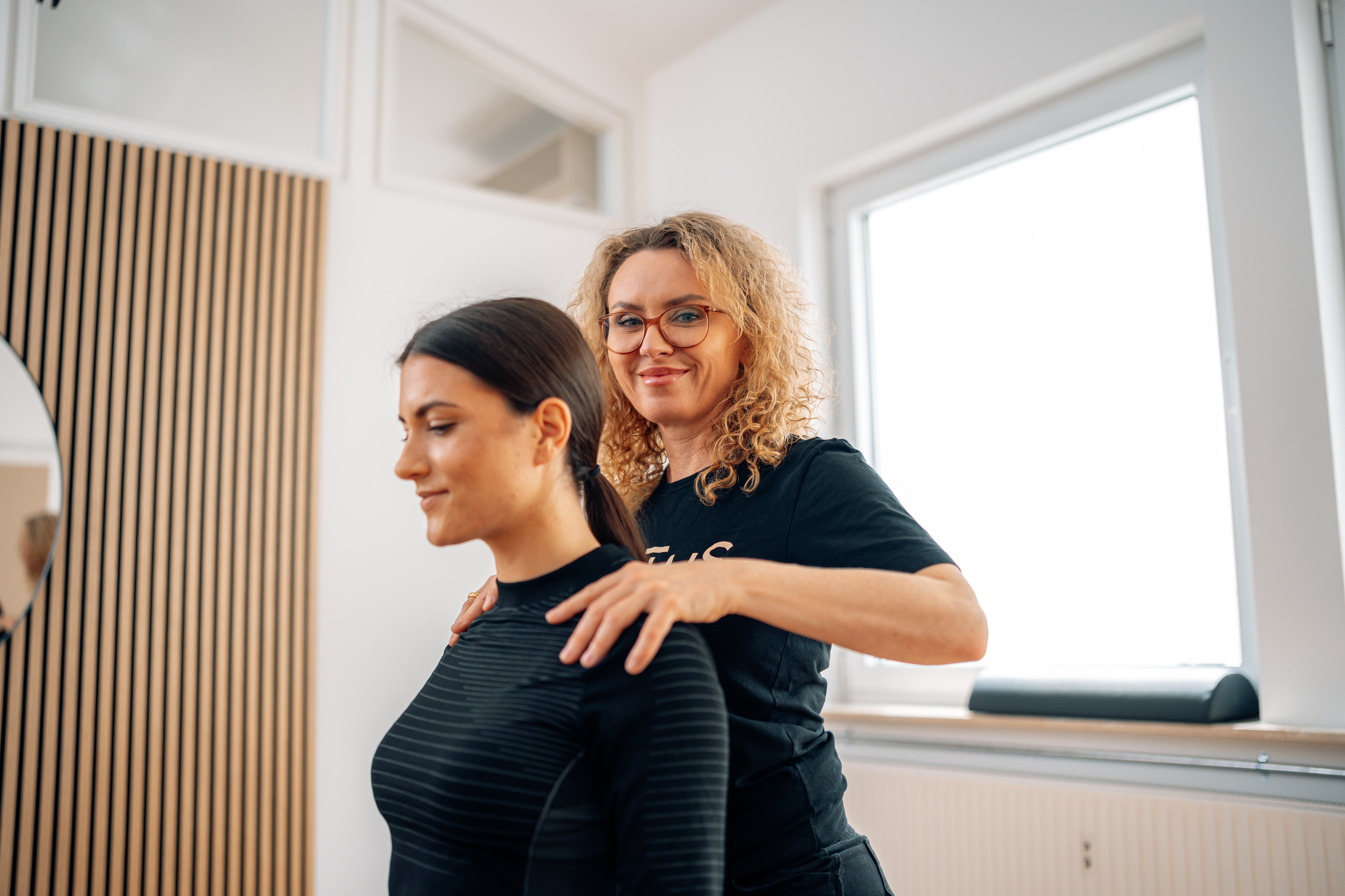 Professionelle Physiotherapie-Behandlung zur Bewegungsverbesserung