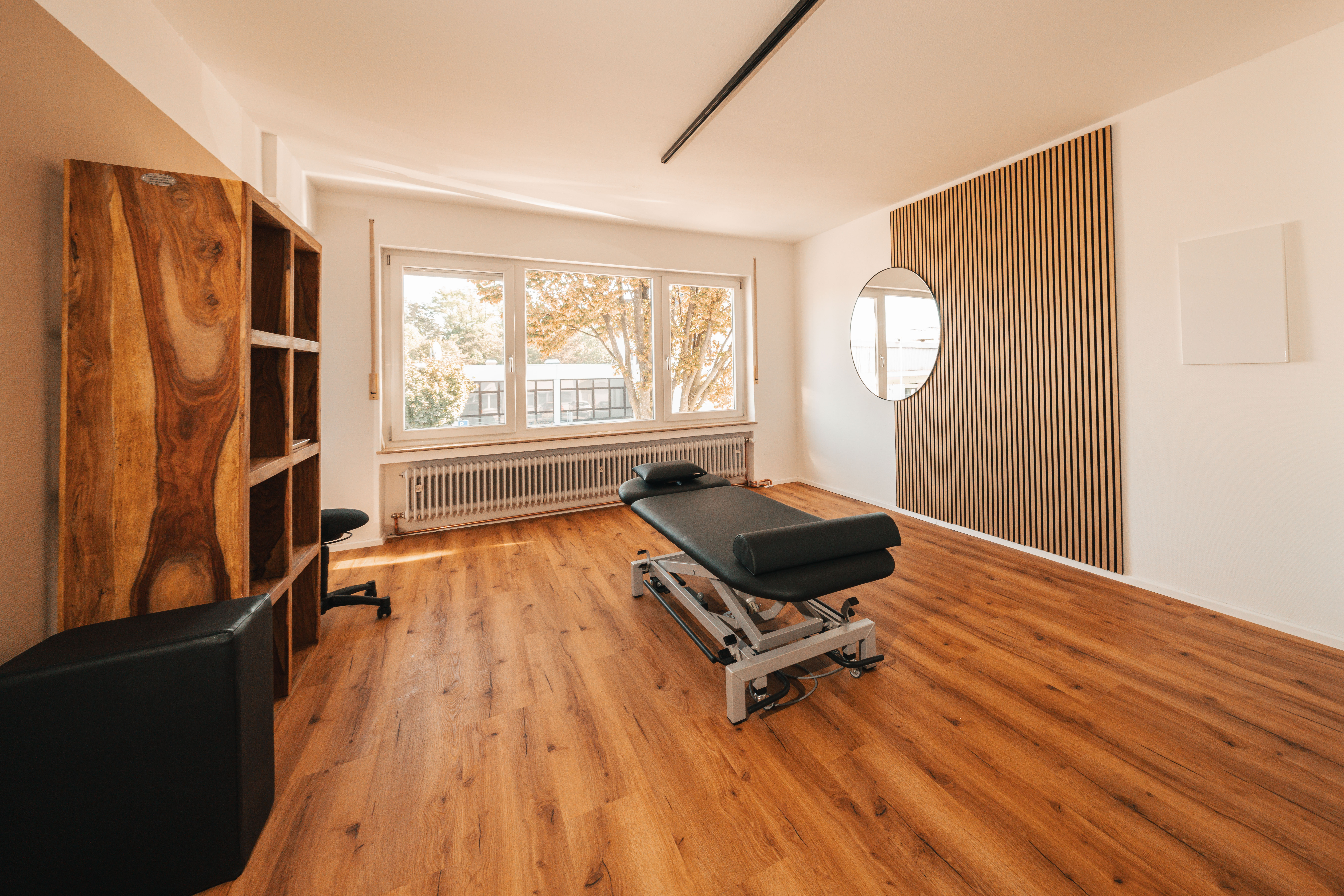 Moderner Behandlungsraum mit optimalen Bedingungen für Physiotherapie in Besigheim