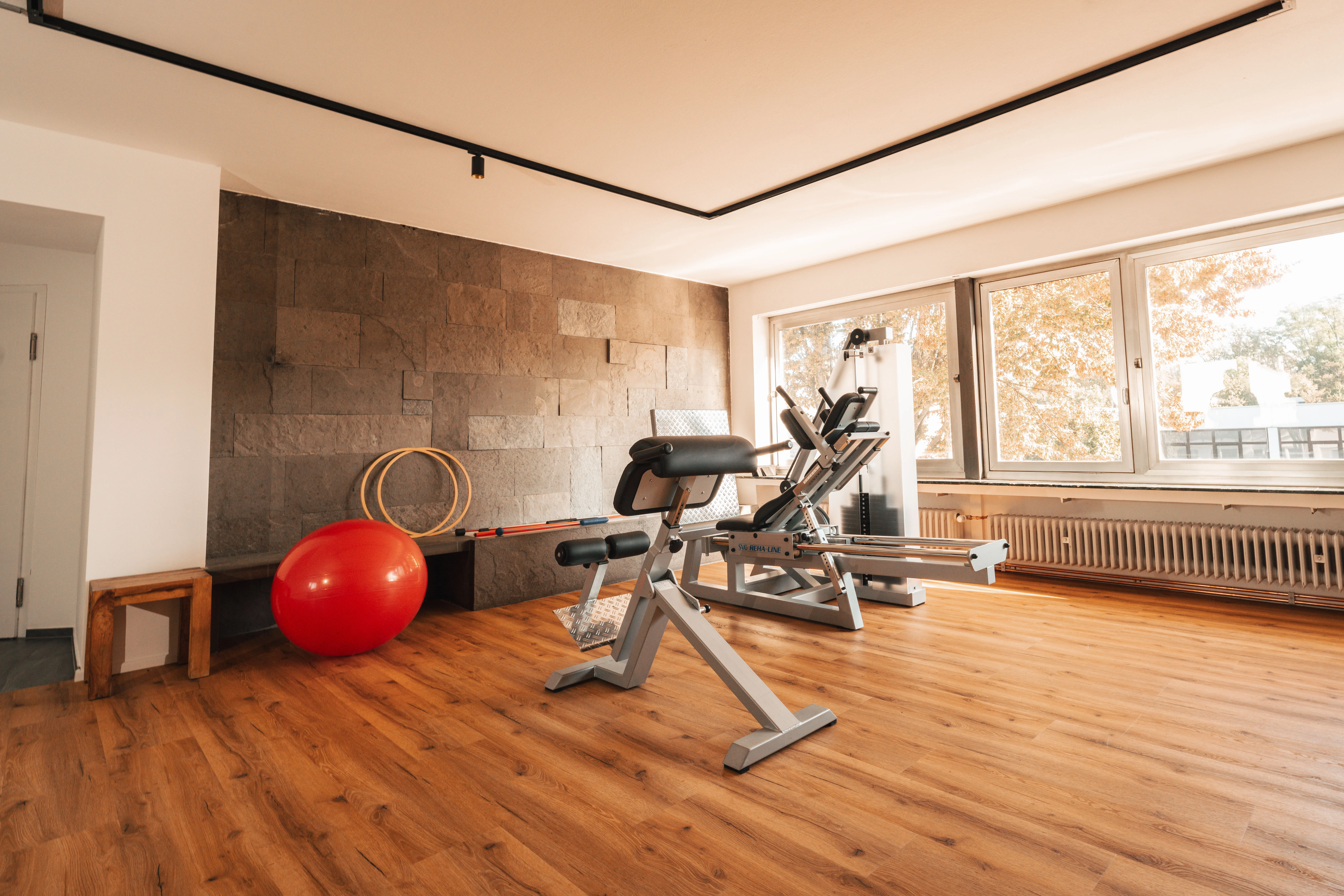 Moderne Trainingsräume mit professioneller Ausstattung für Physiotherapie in Besigheim